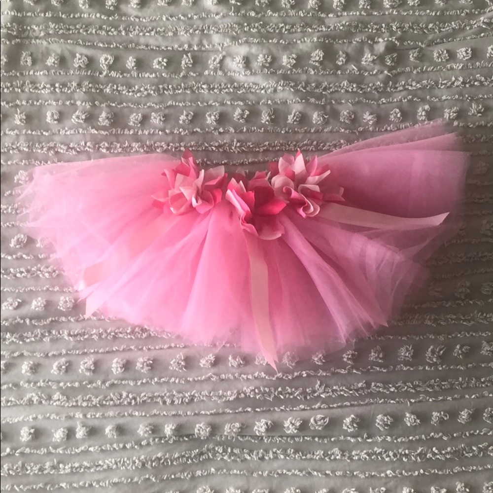 Adorable pink tutu with flowers (one size)